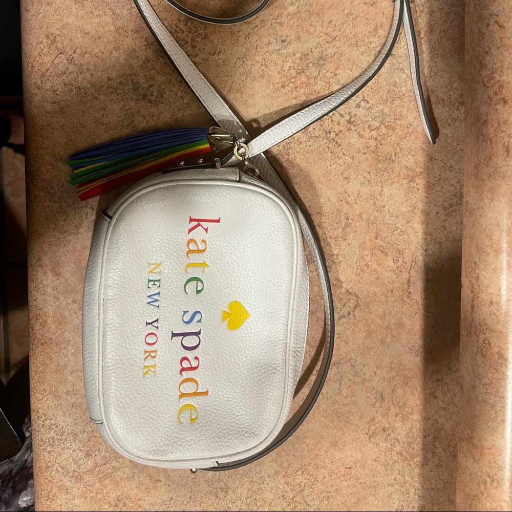Kate Spade New York

KOURTNEY RAINBOW LOGO CAMERA BAG